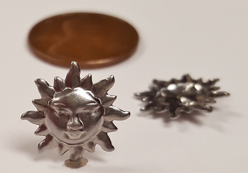 12 VINTAGE STEEL RAISED SMILING SUN 13mm. SILVER METAL STAMPING FINDINGS N34