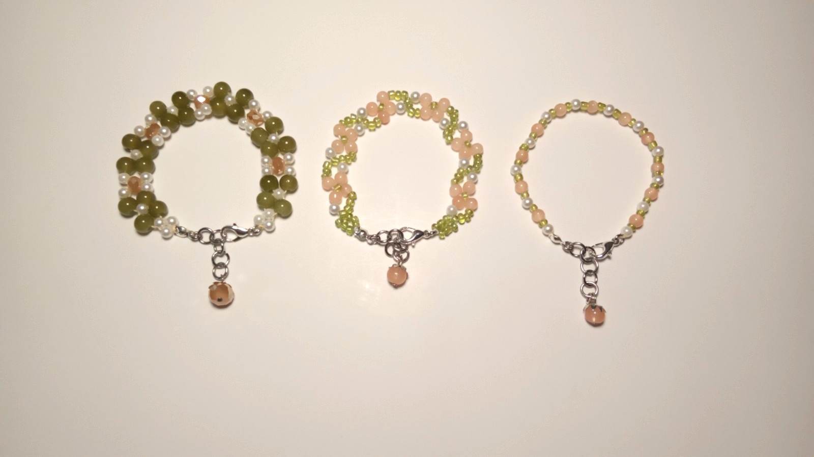 DAINTY GLASS & STAINLESS ADJUSTABLE  BEADED BRACELETS PINK, WHITE & GREEN