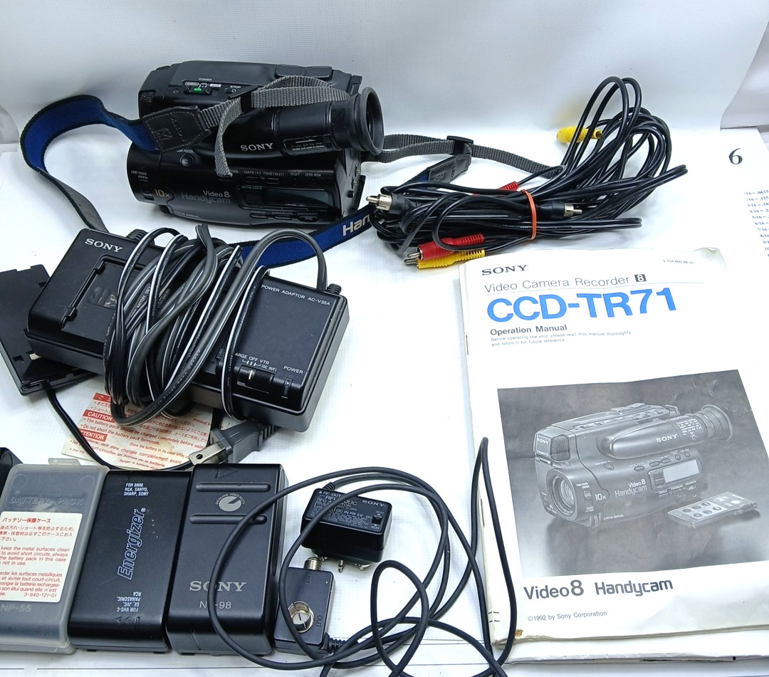 SONY CCD-TR71 Camcorder BUNDLE W/Charger & Case 4 Batte Parts Repair ONLY! READ