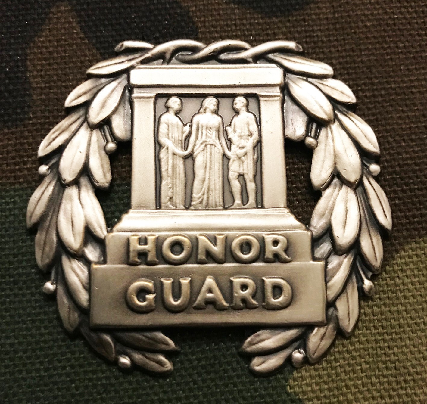 HONOR GUARD BADGE; TOMB OF THE UNKNOWN SOLDIER; REGULATION FULL SIZE; OXIDIZED