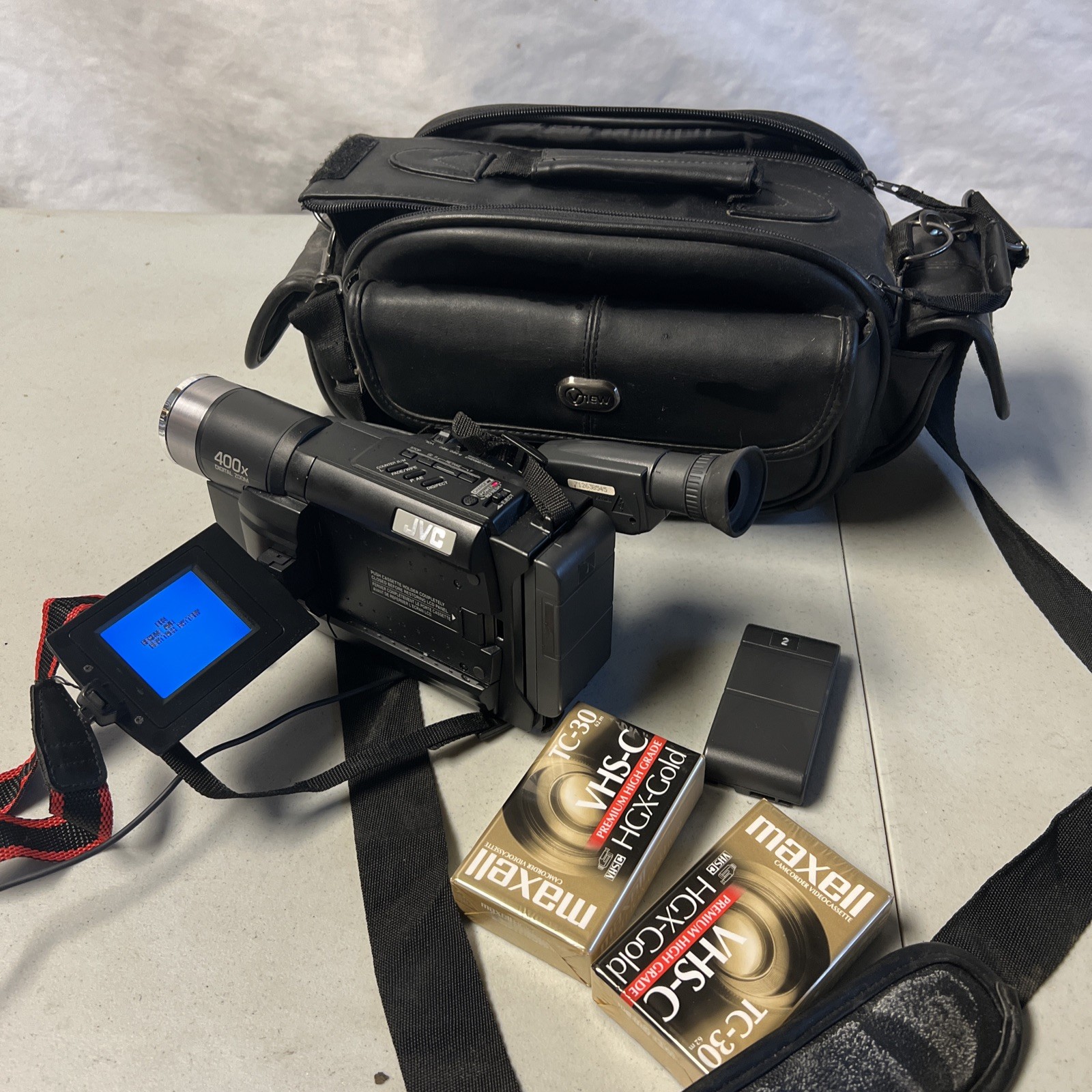 jvc camcorder vhs gr-axm231u with Bag Tapes