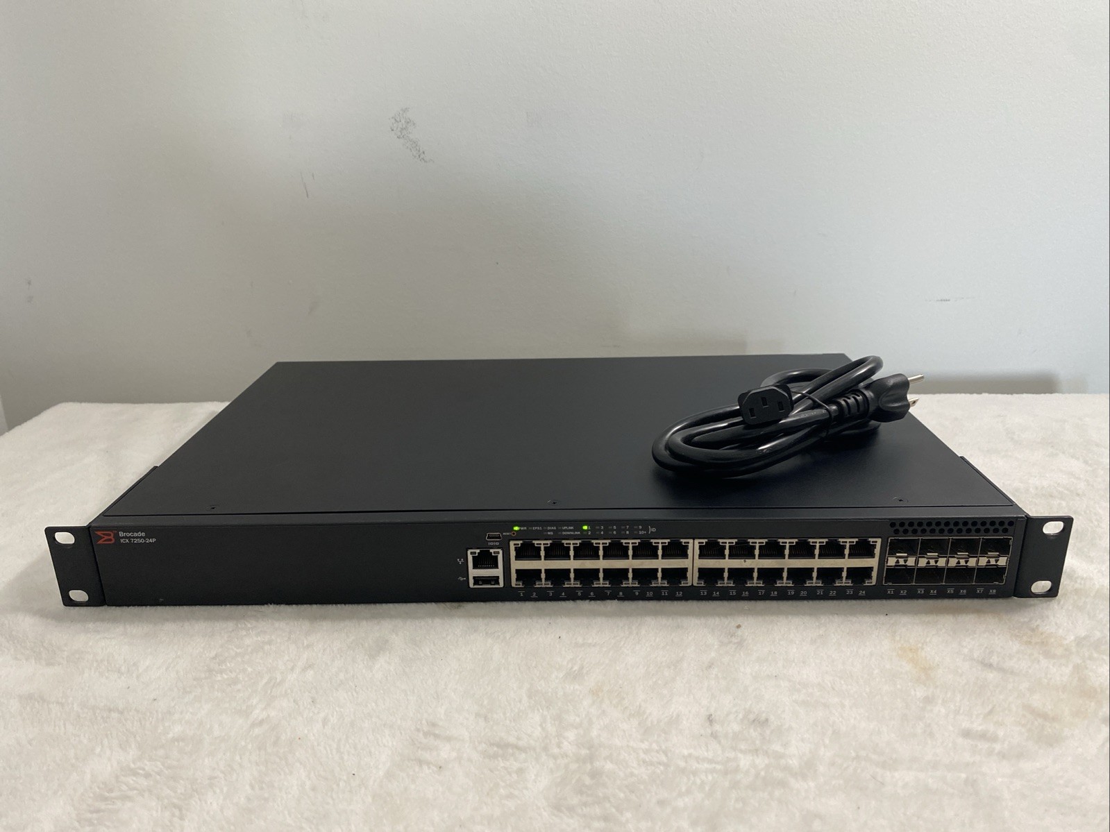 Brocade ICX7250-24P-2X10G 24-Port Managed Switch with Power Supply and Ear Racks