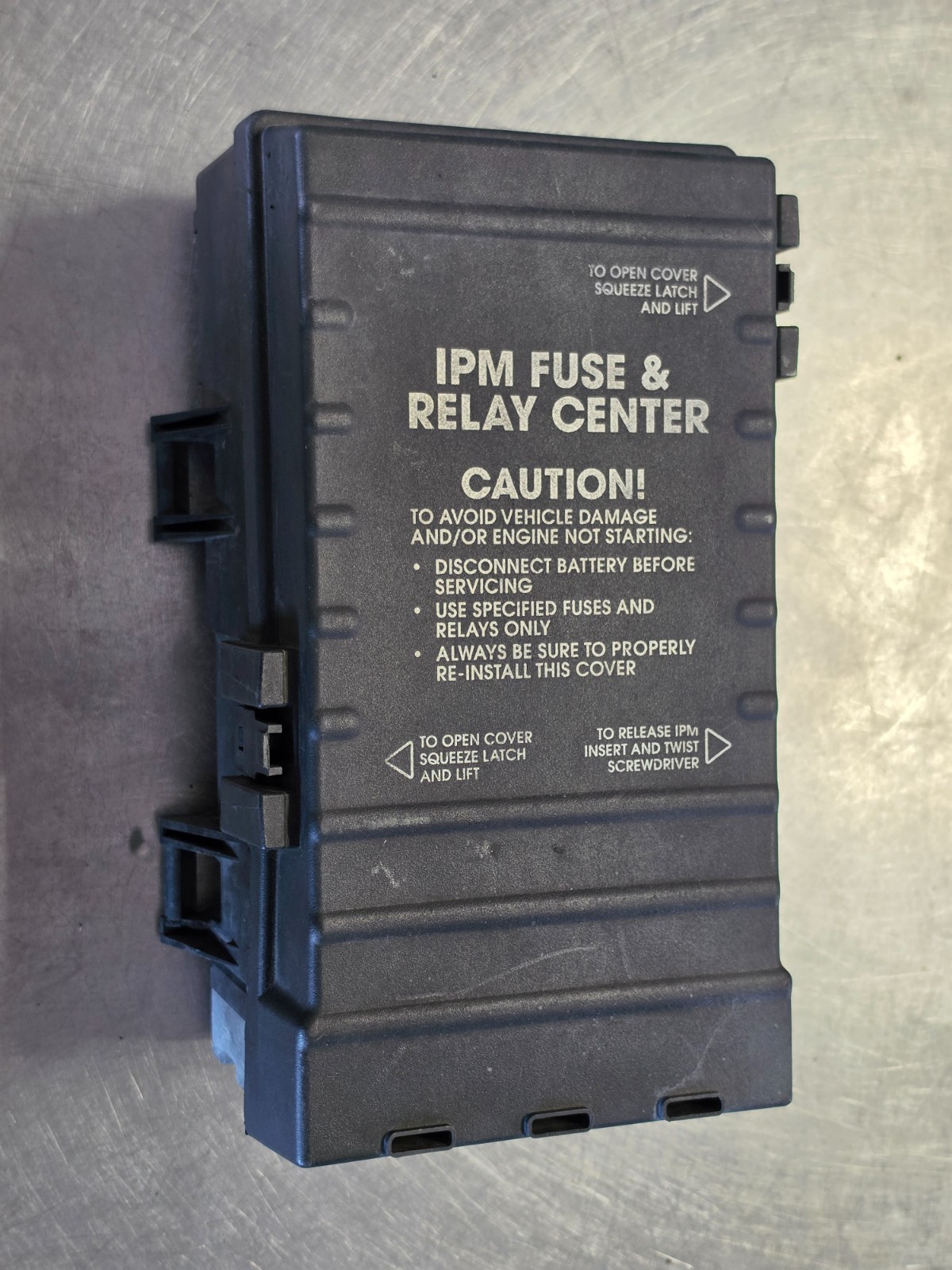 2001 Chrysler Town & Country IPM Fuse Box FCM 04869208AK 04869000AI