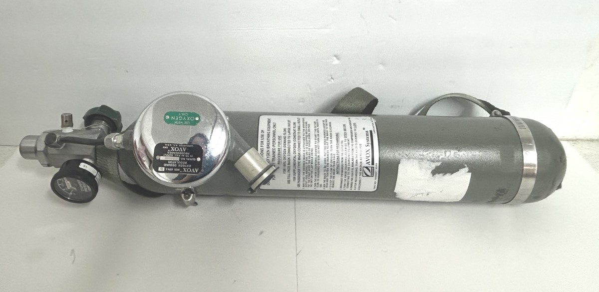 Scott Aircraft Pilot Portable Oxygen Bottle & Regulator P/N 5600-2C1A-X0K