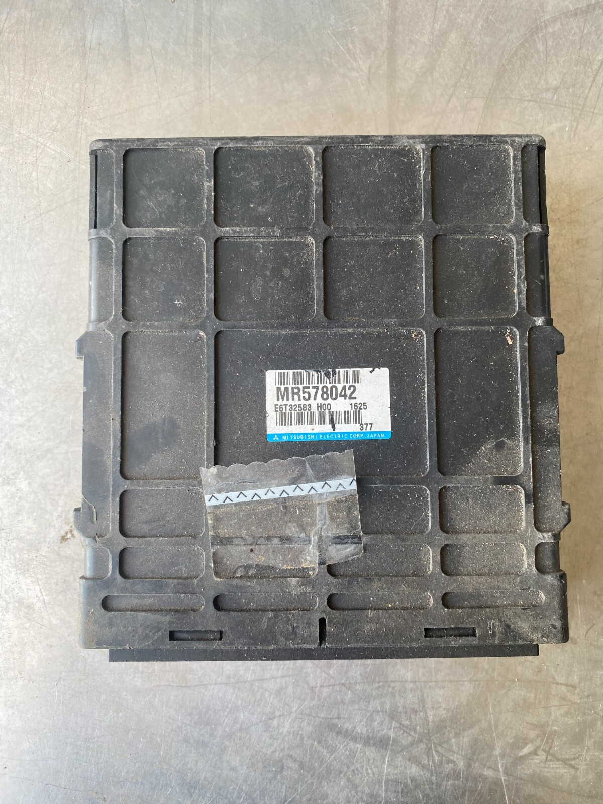 02 Mitsubishi Montero Sport Engine Computer Electronic Control Module MR578042
