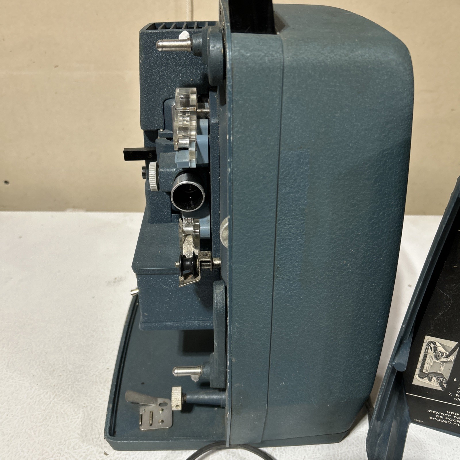 Vintage Tower Super Automatic 8mm PROJECTOR Model 584.92922 works 2-reels