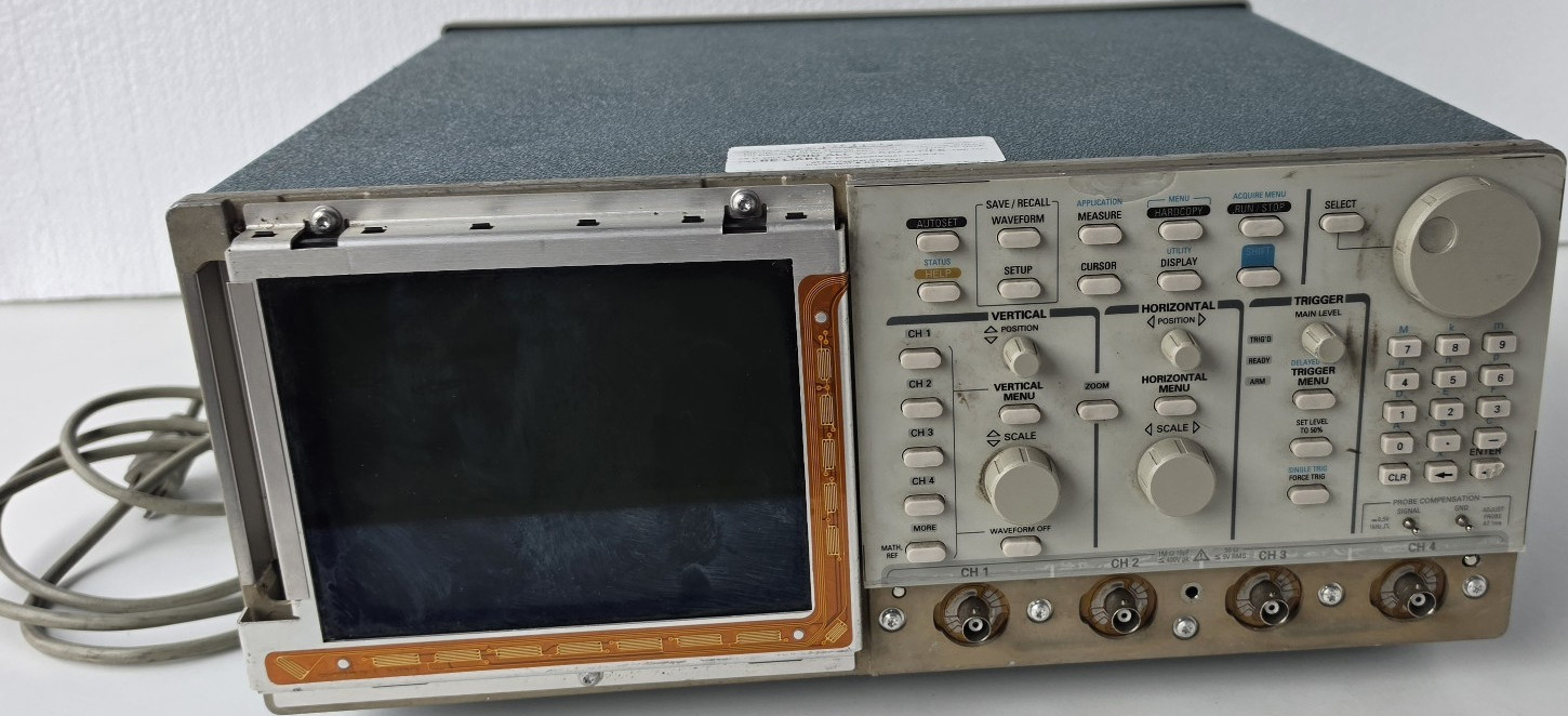 Tektronix TDS520D Digital Phosphor Oscilloscope   500MHz 4-Channel Digital
