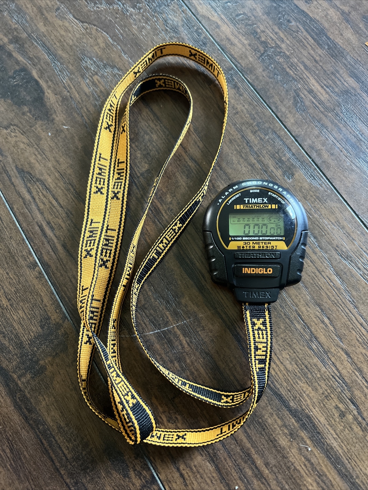 * * * Rare Vintage Timex Triathlon Stopwatch Water Resistant Chronograph Indiglo