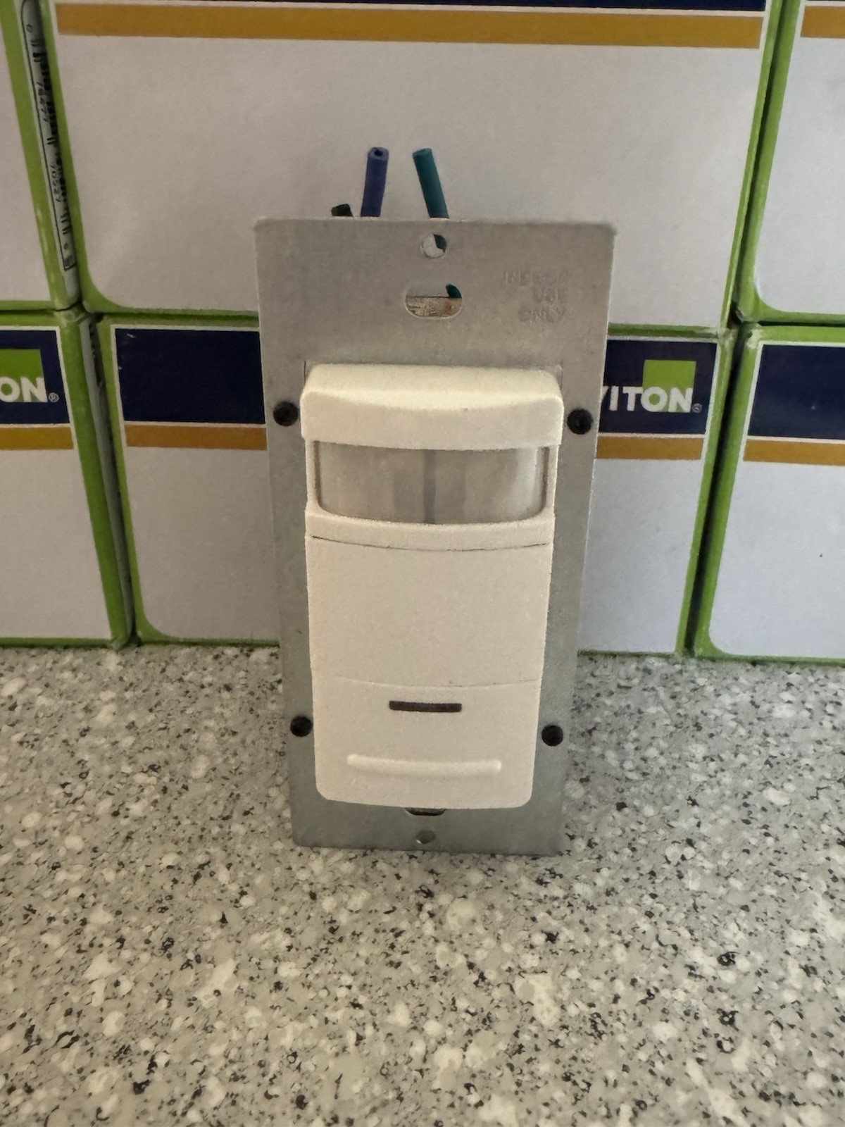 Leviton Motion Sensor Switch Atomic Beam Cop Cam White Wall-Mount