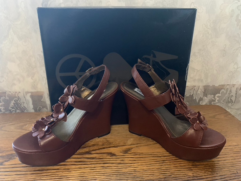 STEVE MADDEN WOMENS 6.5 BROWN FLOWERS BUCKLE STRAP PLATFORM HEEL SANDALS NEW BOX