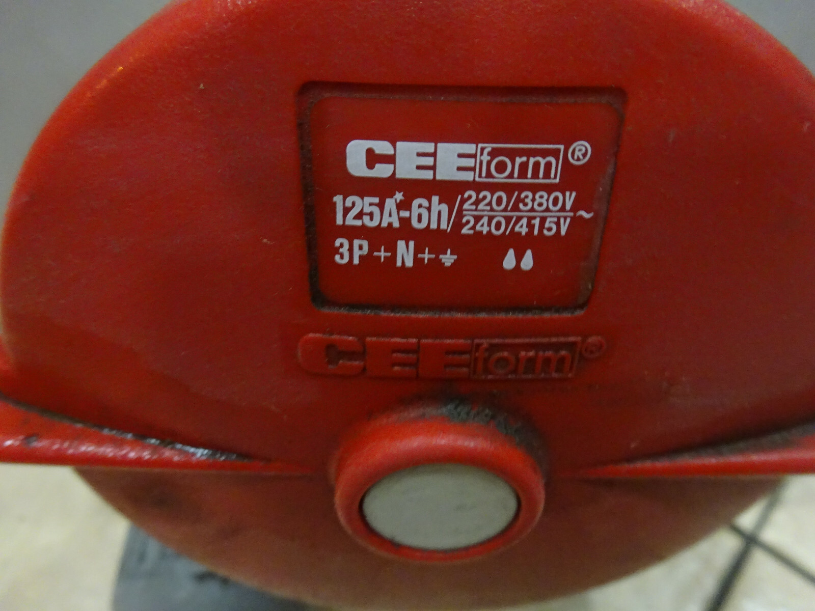 CEEform 125A plug
