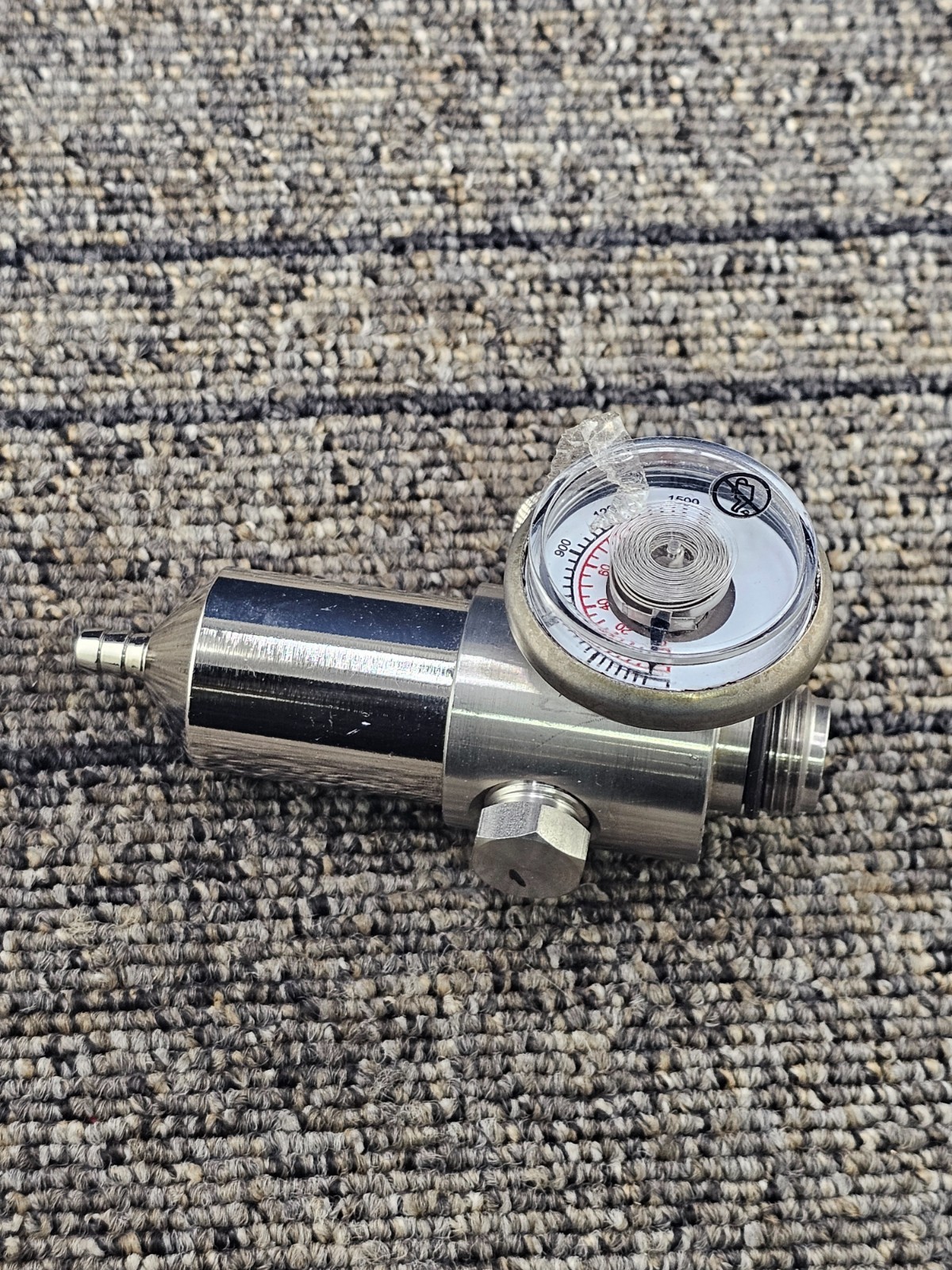 PUSH TYPE REGULATOR BRASS N.P 0.5L/Mn@1200 PSI