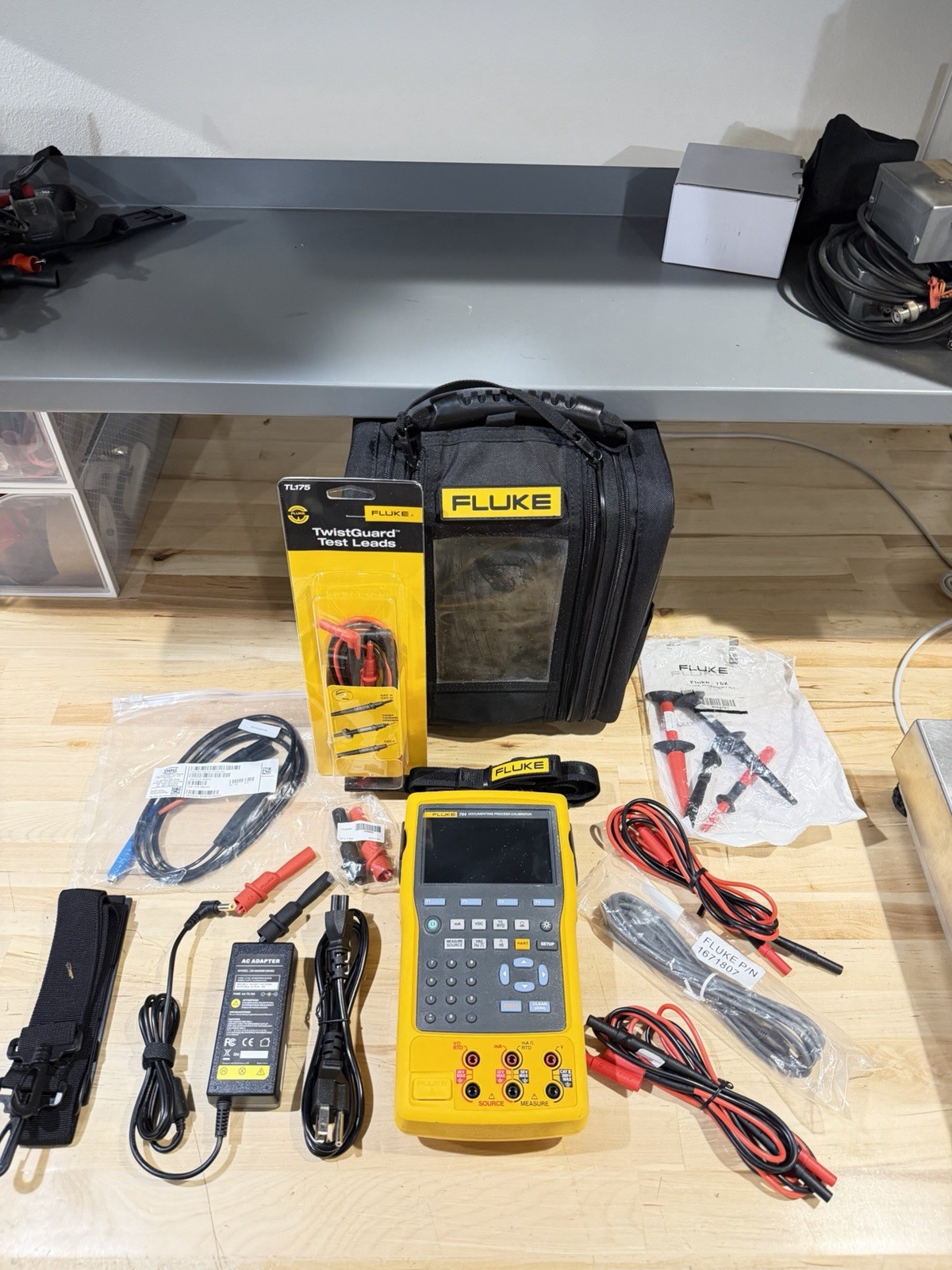 FLUKE 754 DOCUMENTING PROCESS CALIBRATOR W/ ACCESSORIES (TESTED) FREE SHIPPING