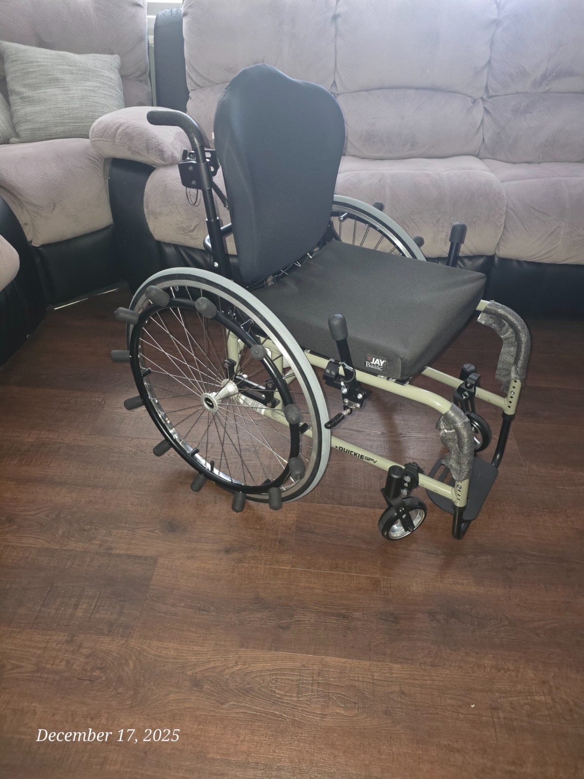Brand-new Quickie GPV ultra lightweight wheelchair 16"x16". Beautiful