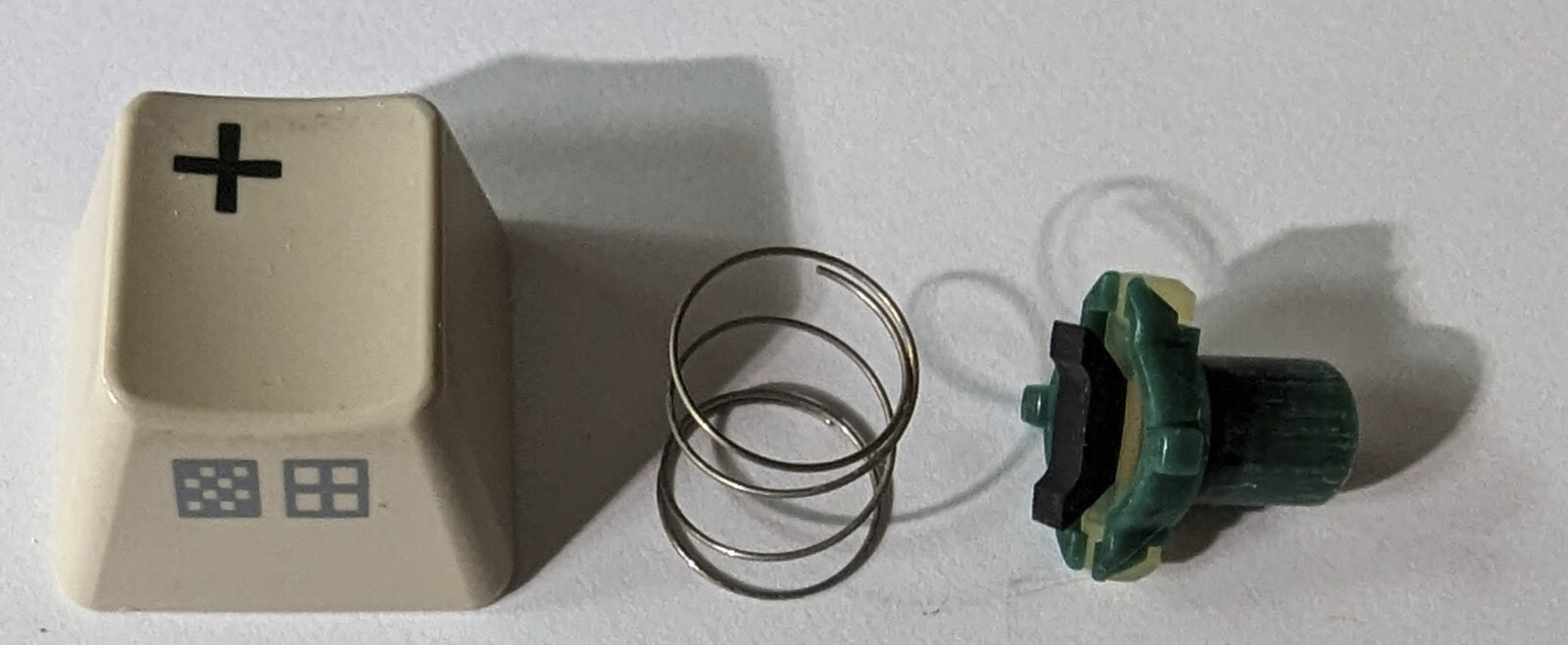 Commodore 128 (not D version) replacement '+'  keycap w/plunger and spring