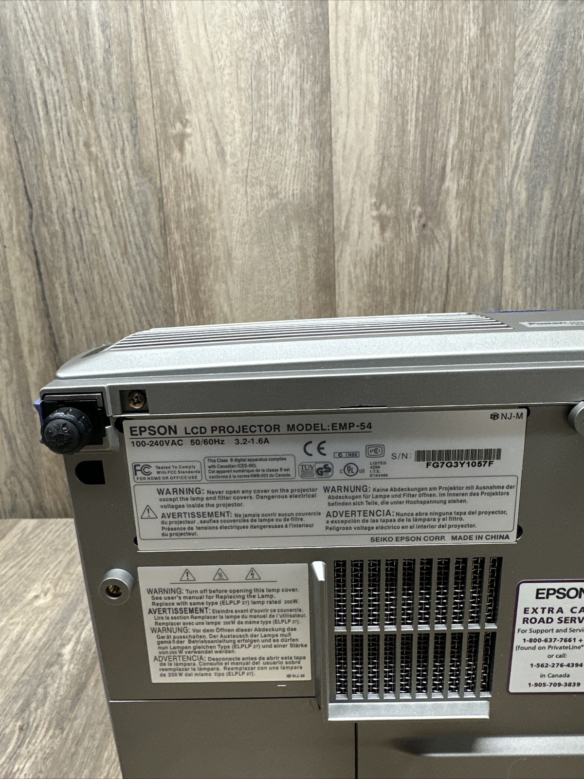 Epson PowerLite 54C 3 LCD Projector & Case EMP-54 Model No Remote