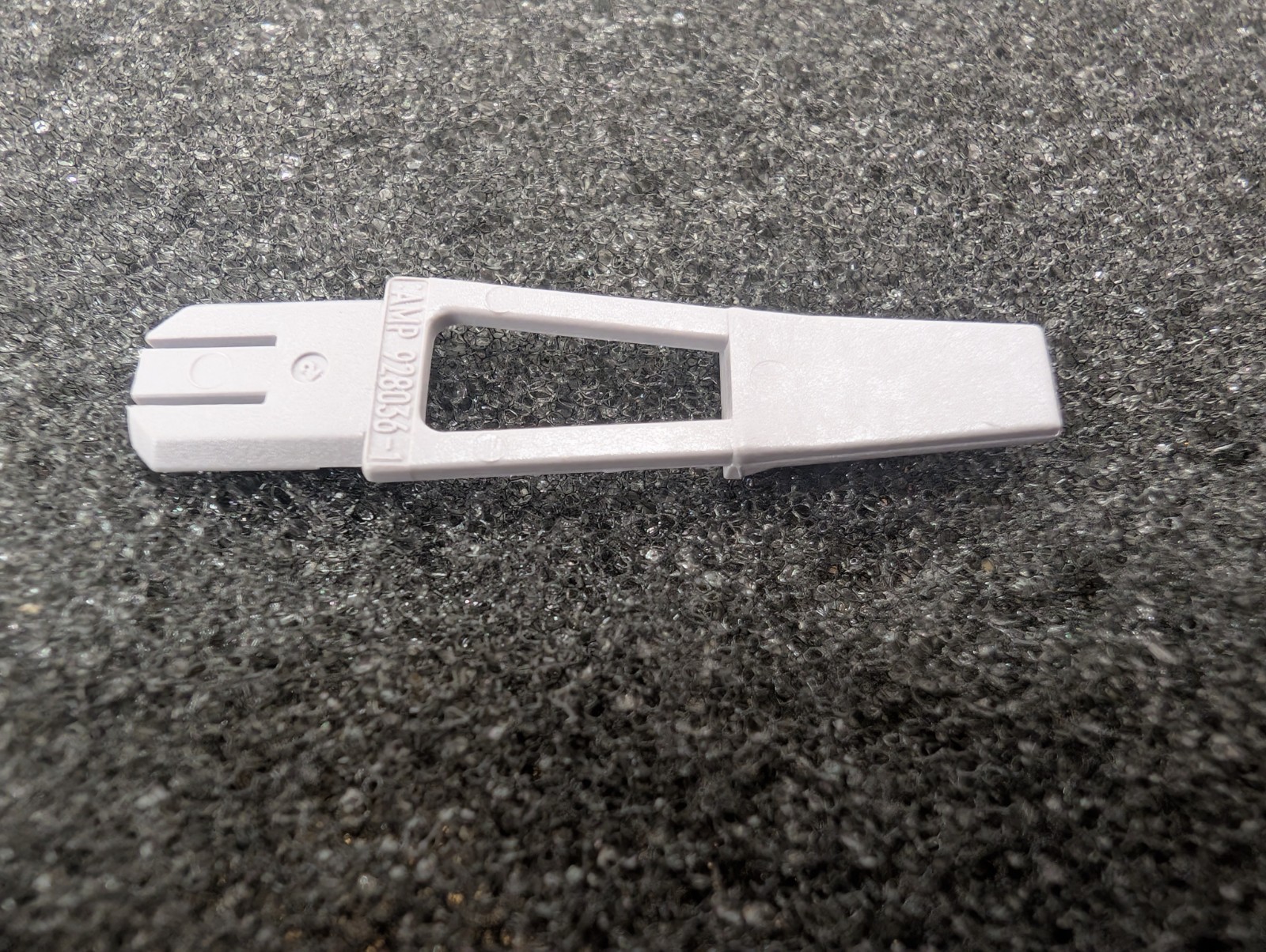 New, TE Connectivity, 928036-1, LOCKING LATCH LONG VERSION - Lot of 100pcs