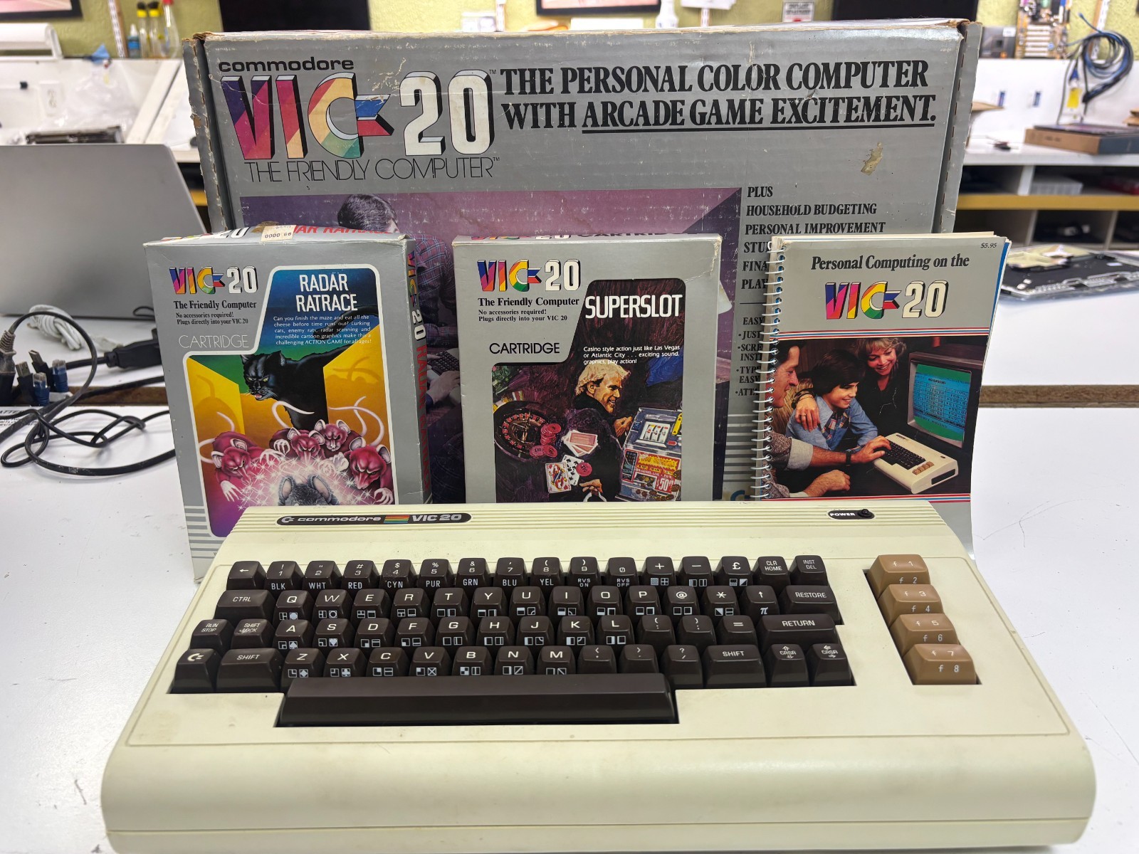 COMMODORE VIC-20/VC-20 8-bit Home Computer - Video Game Console - 1980 Vintage