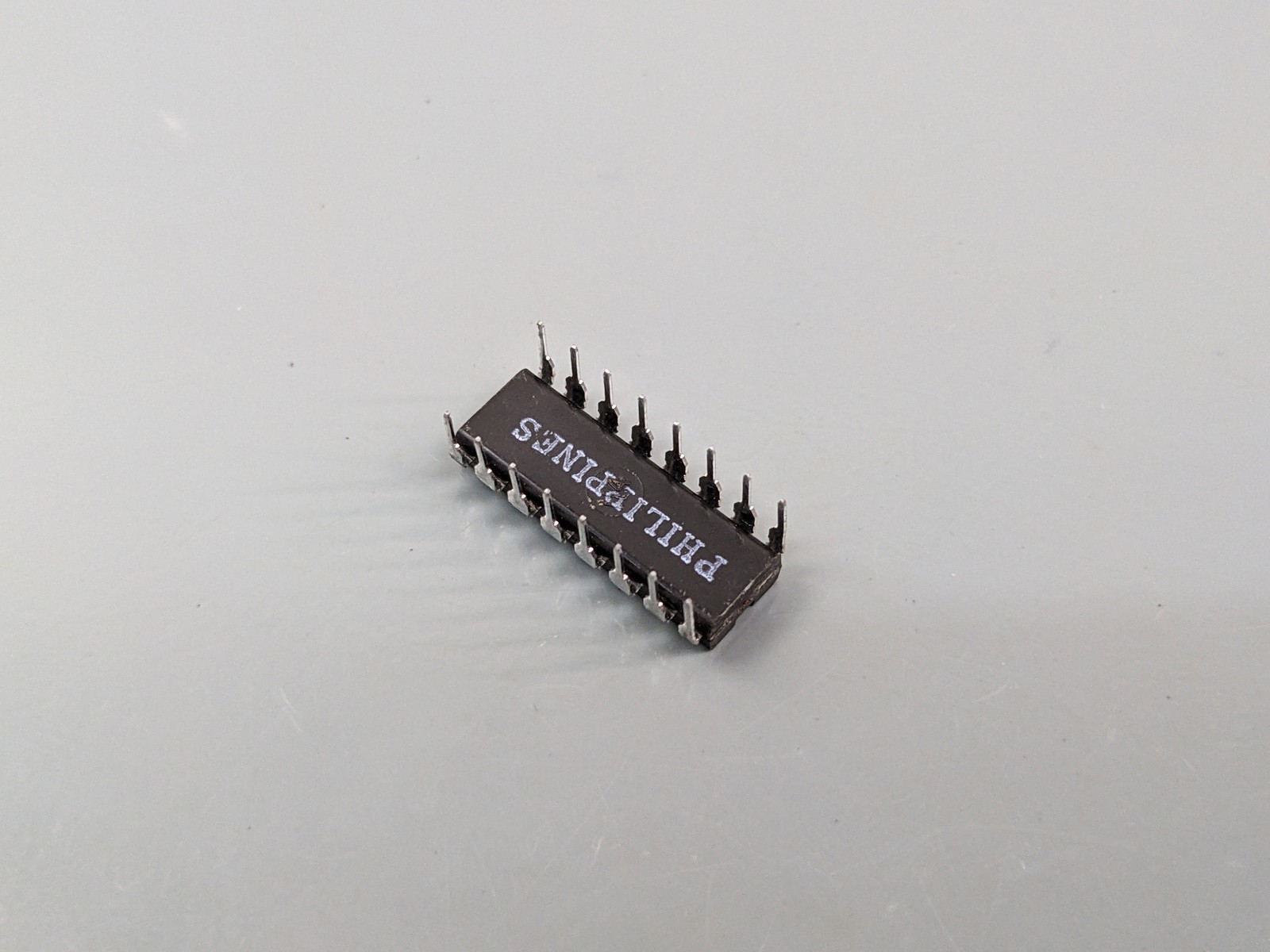 (2) HD3-4050A-9 ICs Hex Buffer Gate, Harris, NOS