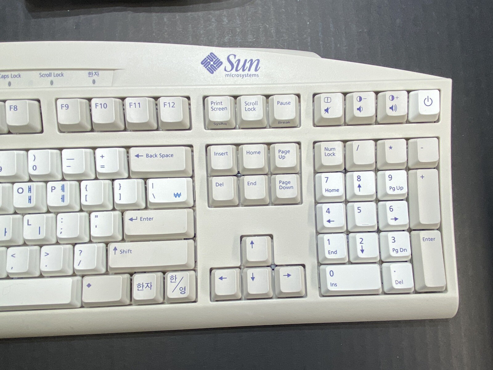 Sun 320-1302 Type-6 KOREAN Keyboard, 2Meter Cable Mini-Din8 Connector, Clean