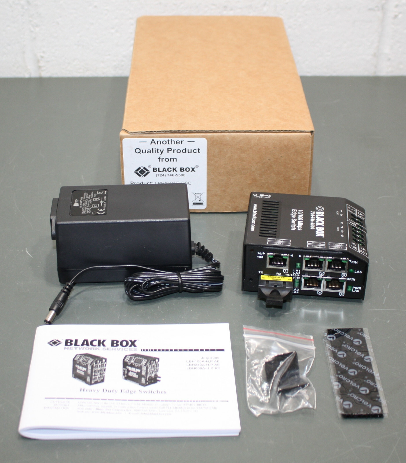 Black Box Industrial Ethernet Switch LBH150AE-SSC, 100 Mbps, Fiber & (5) RJ45