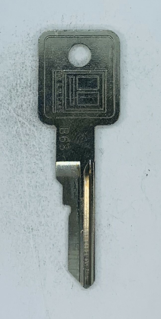 Lots of  B63  P1098CV GM-17 HBR15C Type Key Blanks for GM