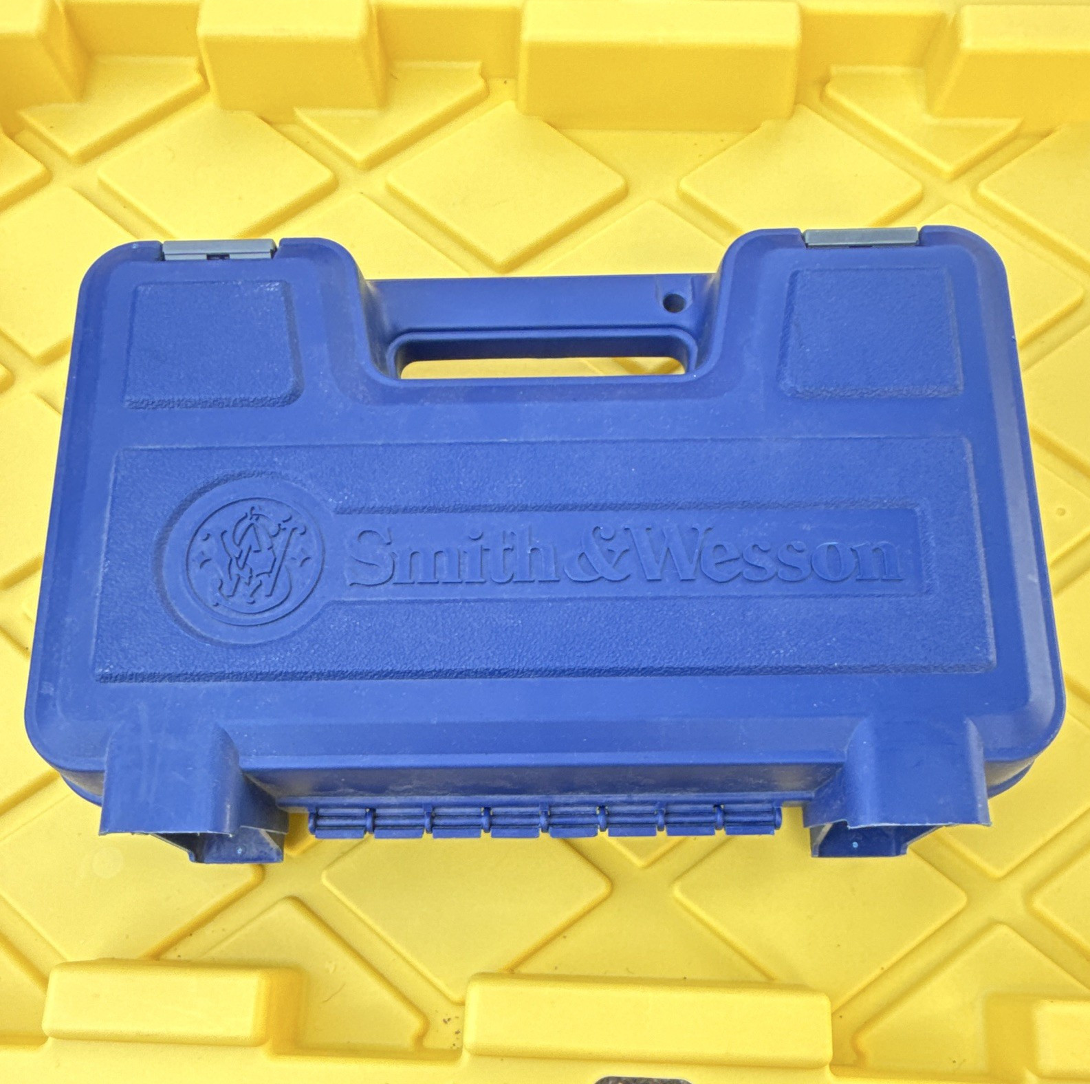 Smith & Wesson Blue Hard Plastic Pistol Case w/ Foam Insert, 1 Gun