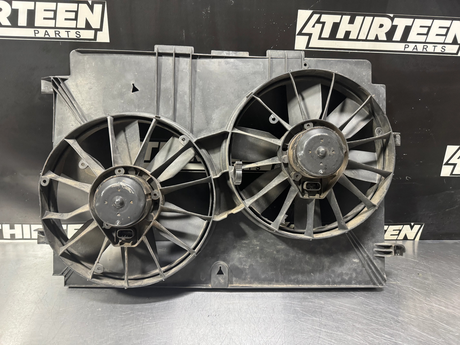 97-04 C5 CORVETTE DUAL RADIATOR FAN W/ SHROUD OEM #L490
