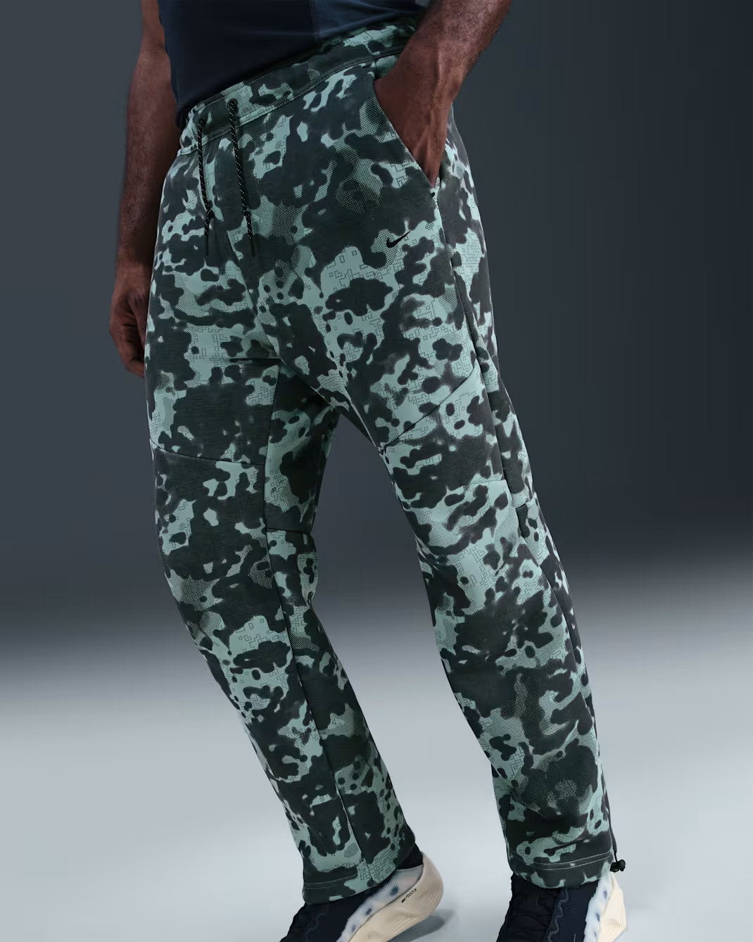 Size L $135 Nike Tech Men's Open-Hem Fleece Camo Pants II1324-017 RARE COLOR