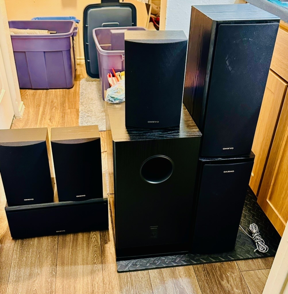 MINT matched Classic ONKYO 6.1 Surround Sound with 1000 watt amplifier