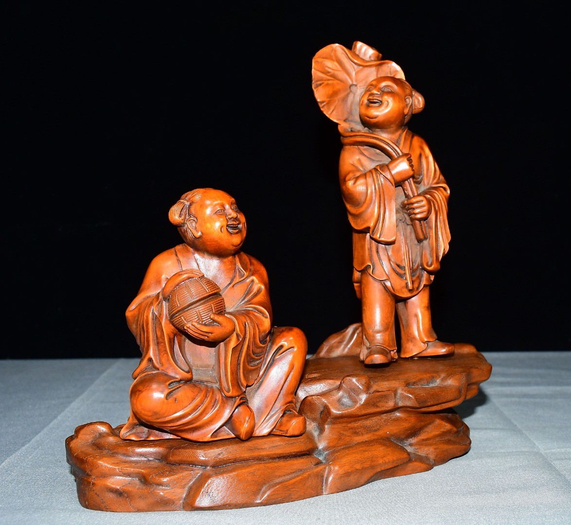 Exquisite Small Leaf Boxwood He He Er Xian Ornament