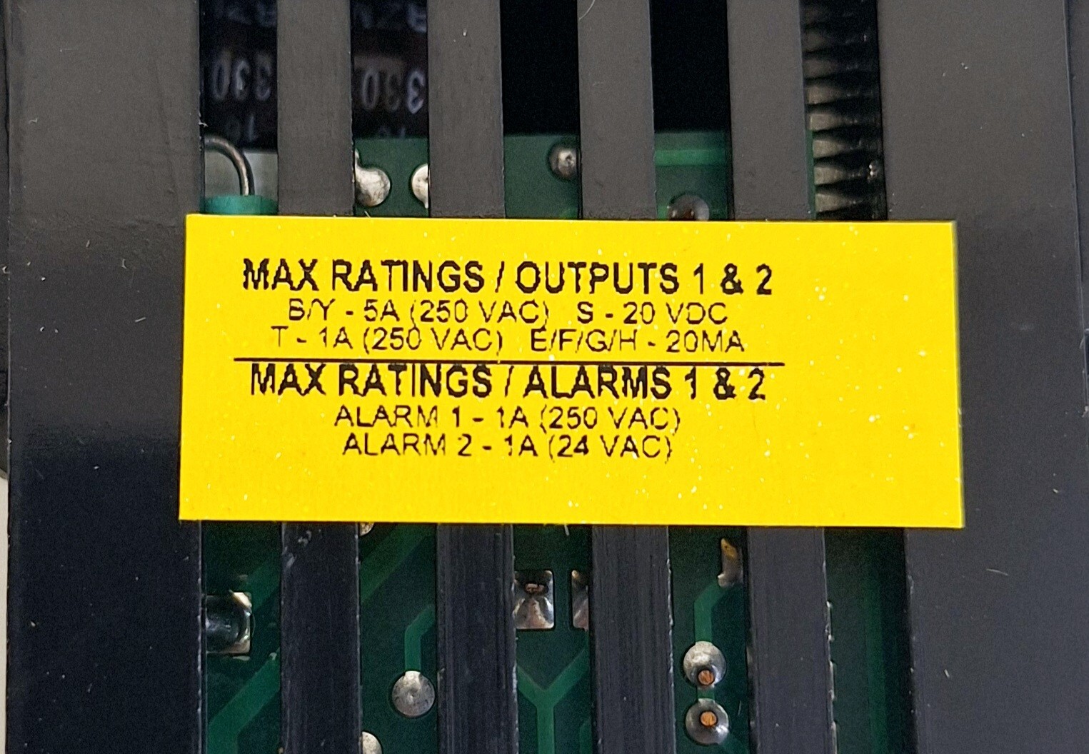 Athena 16CVFB40AZFZ Series 16C Temperature/Process Controller
