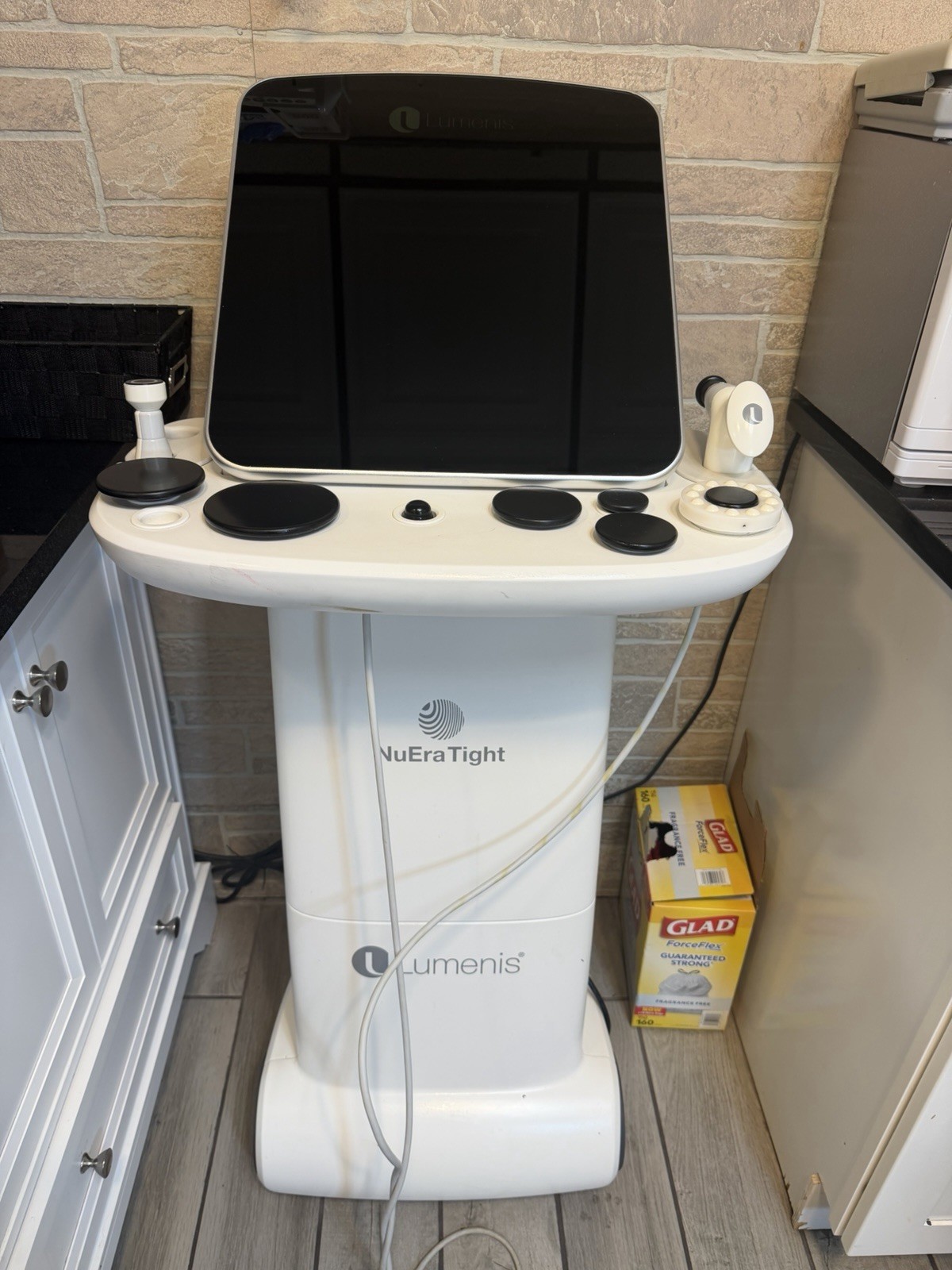 2021 Lumenis  NuEra tight RF skin tightening system. Excellent condition