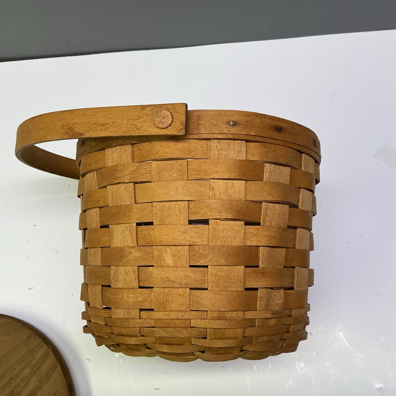 Longaberger 1994 handled basket with lid and protector