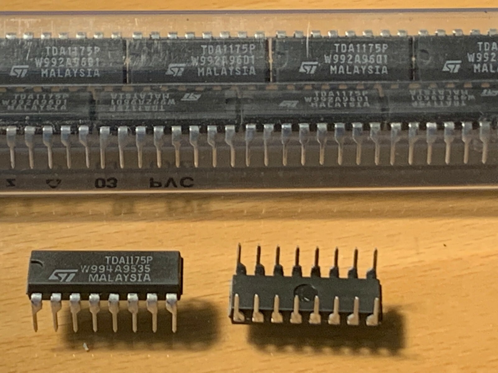 TDA1175P - ST MICRO IC - DEFLECTION VERT LN - 16 PIN DIP.