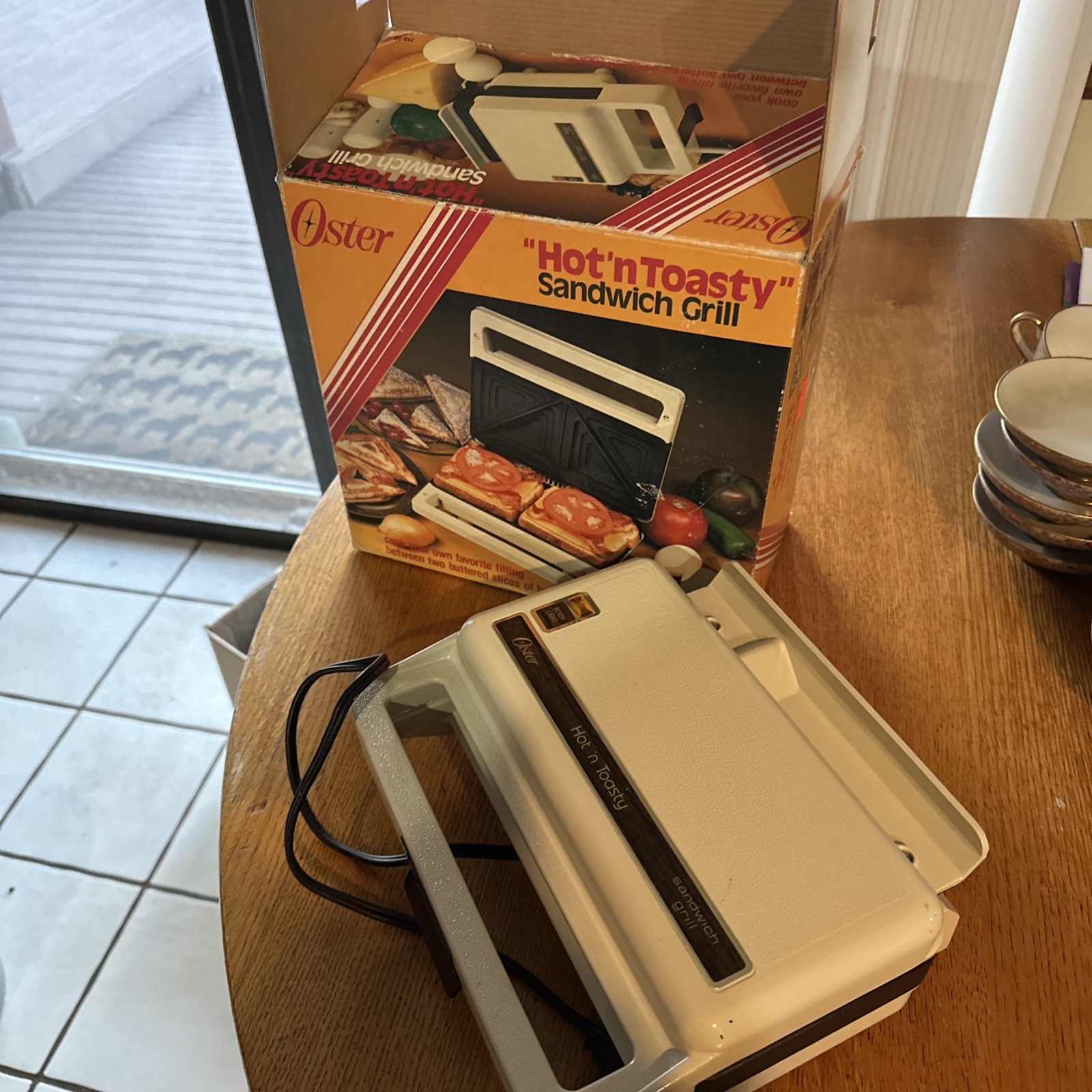 Vintage 1981 Oster "Hot 'N Toasty" Sandwich Grill 713-06 with Box