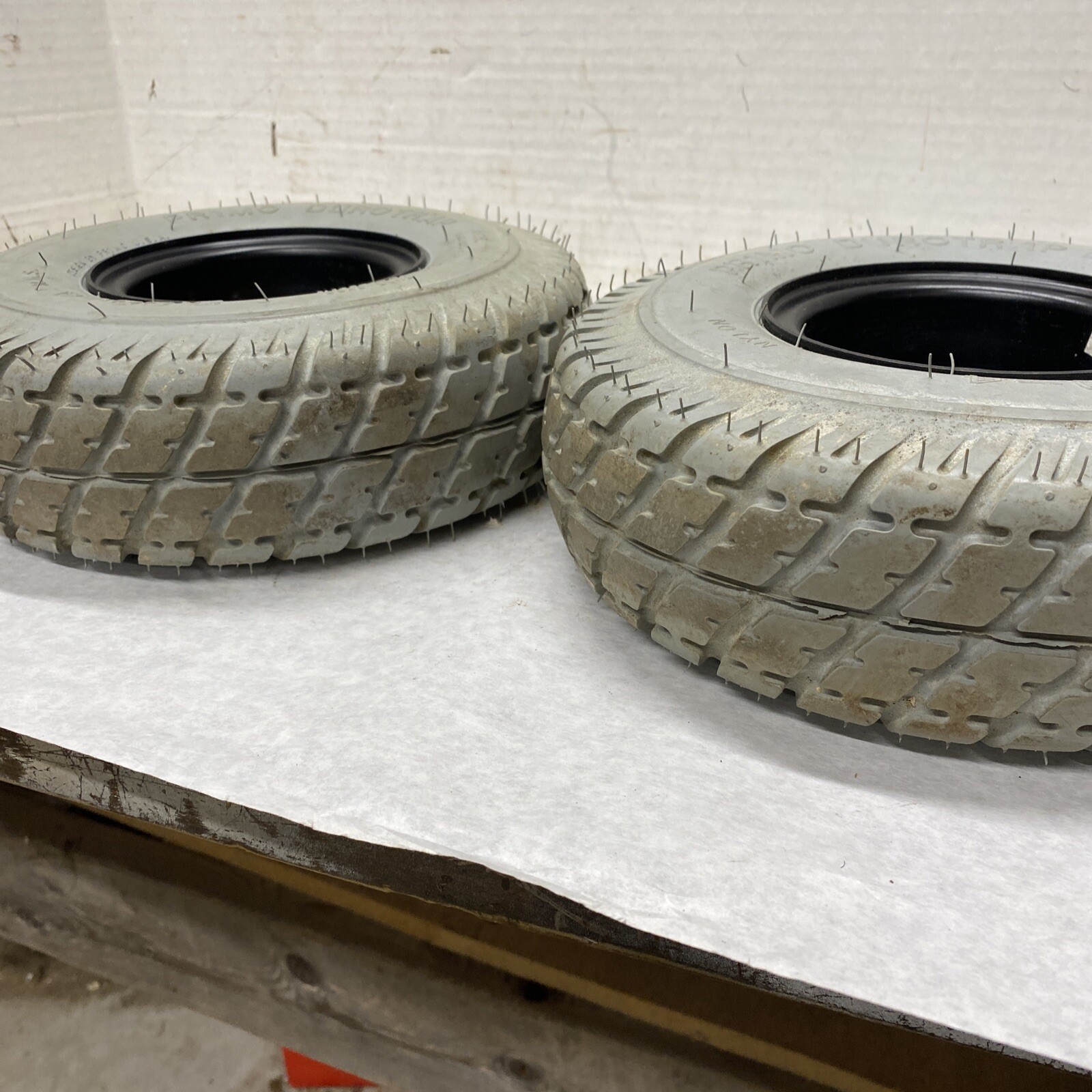 Jazzy Select Pride 2 Wheels with Hub Caps Solid Filled JAZ-15