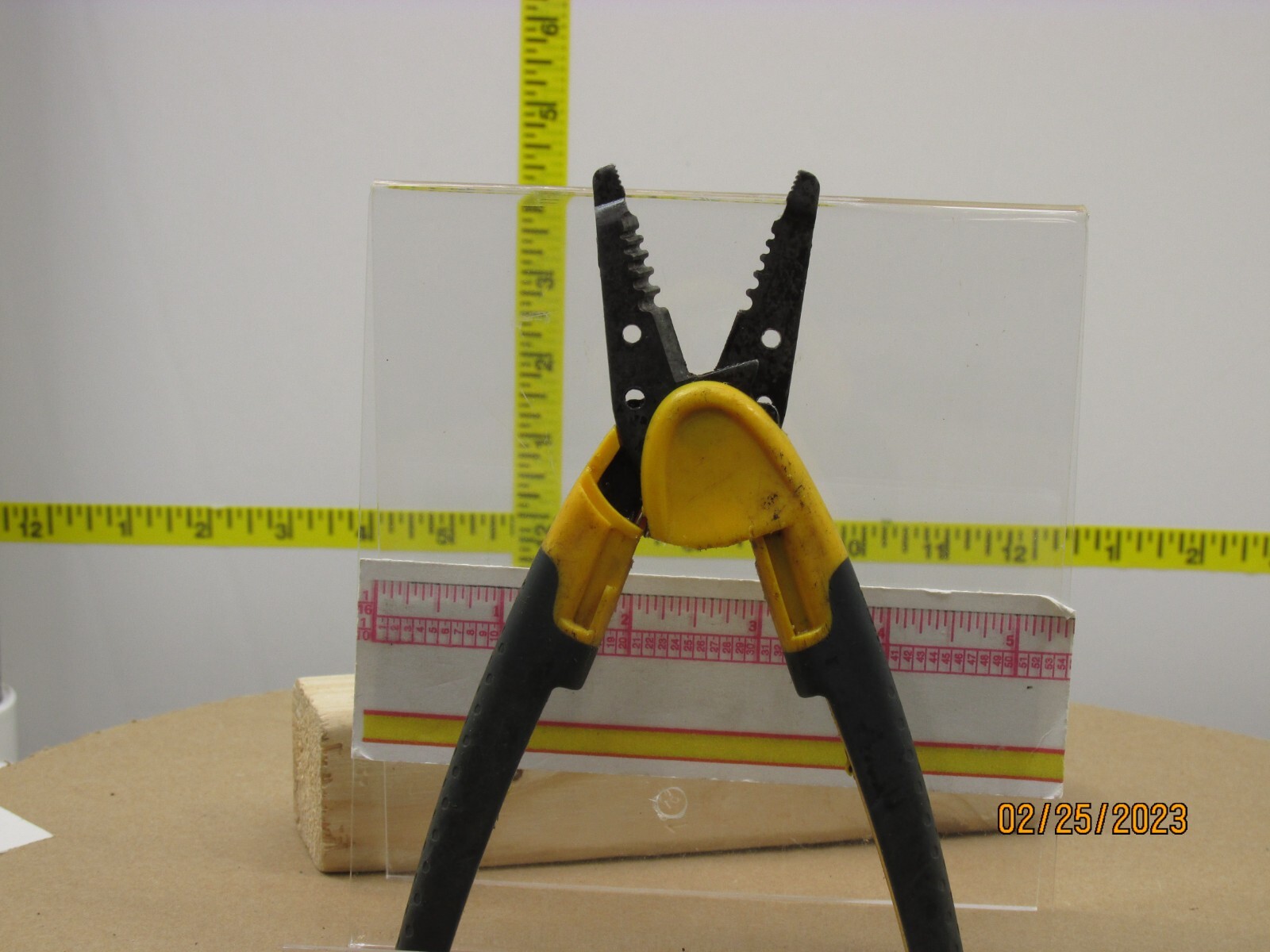 The listing is for:(1)IDEAL  45-715(Minus the safety lock)Kinetic Wire Stripper.