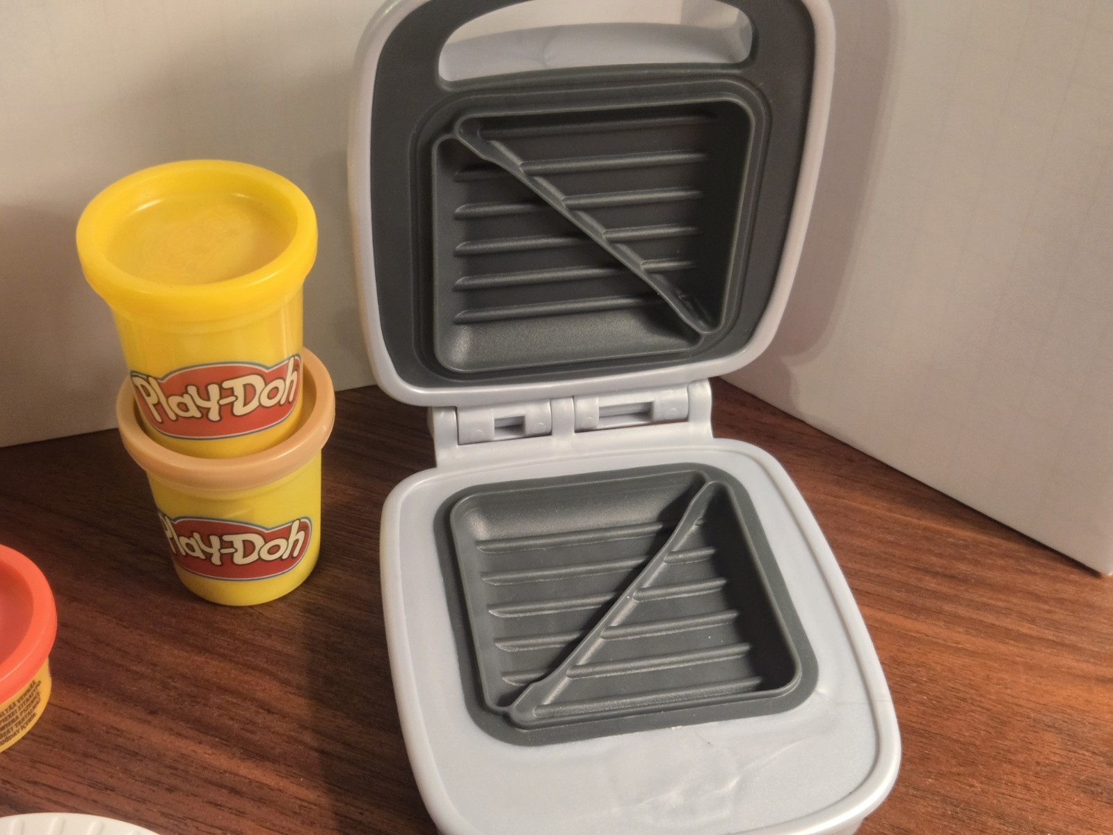 Cheesy Sandwich PlaySet Kitchen Creations by Play-Doh Sandwich maker