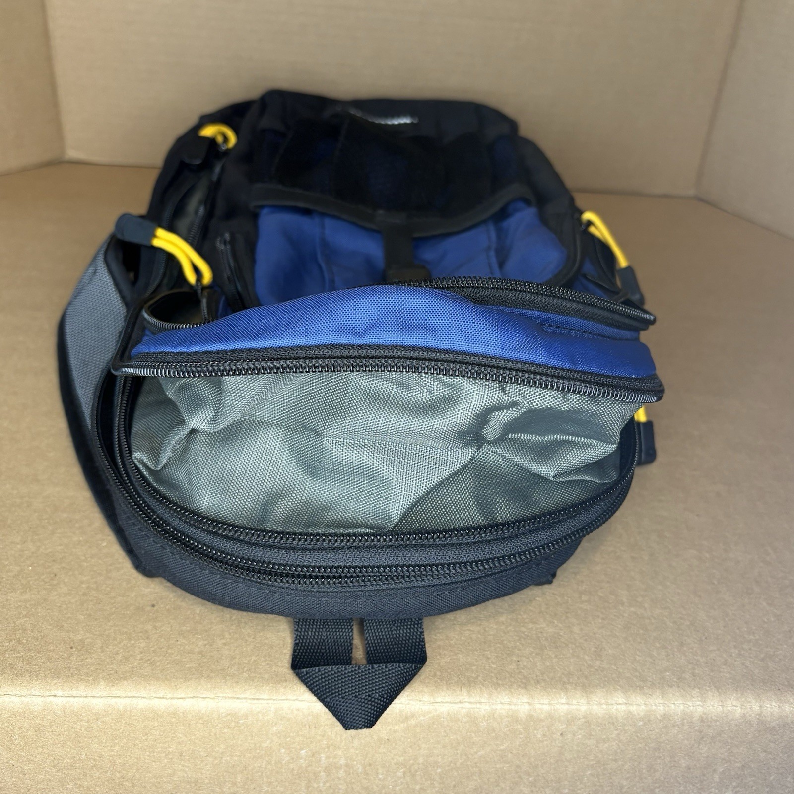 Camelbak Blowfish Hydration Backpack NO Bladder Blue/Black Pre-owned Nice Cond