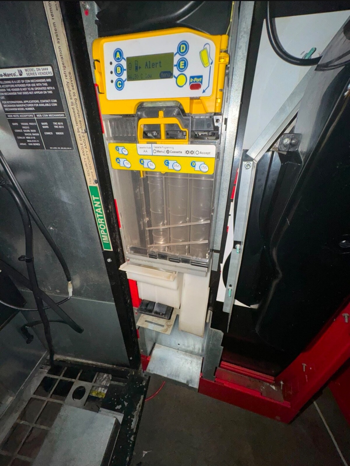 DIXIE NARCO 5000 DN5000 Elevator SODA COKE DRINK VENDING MACHINE