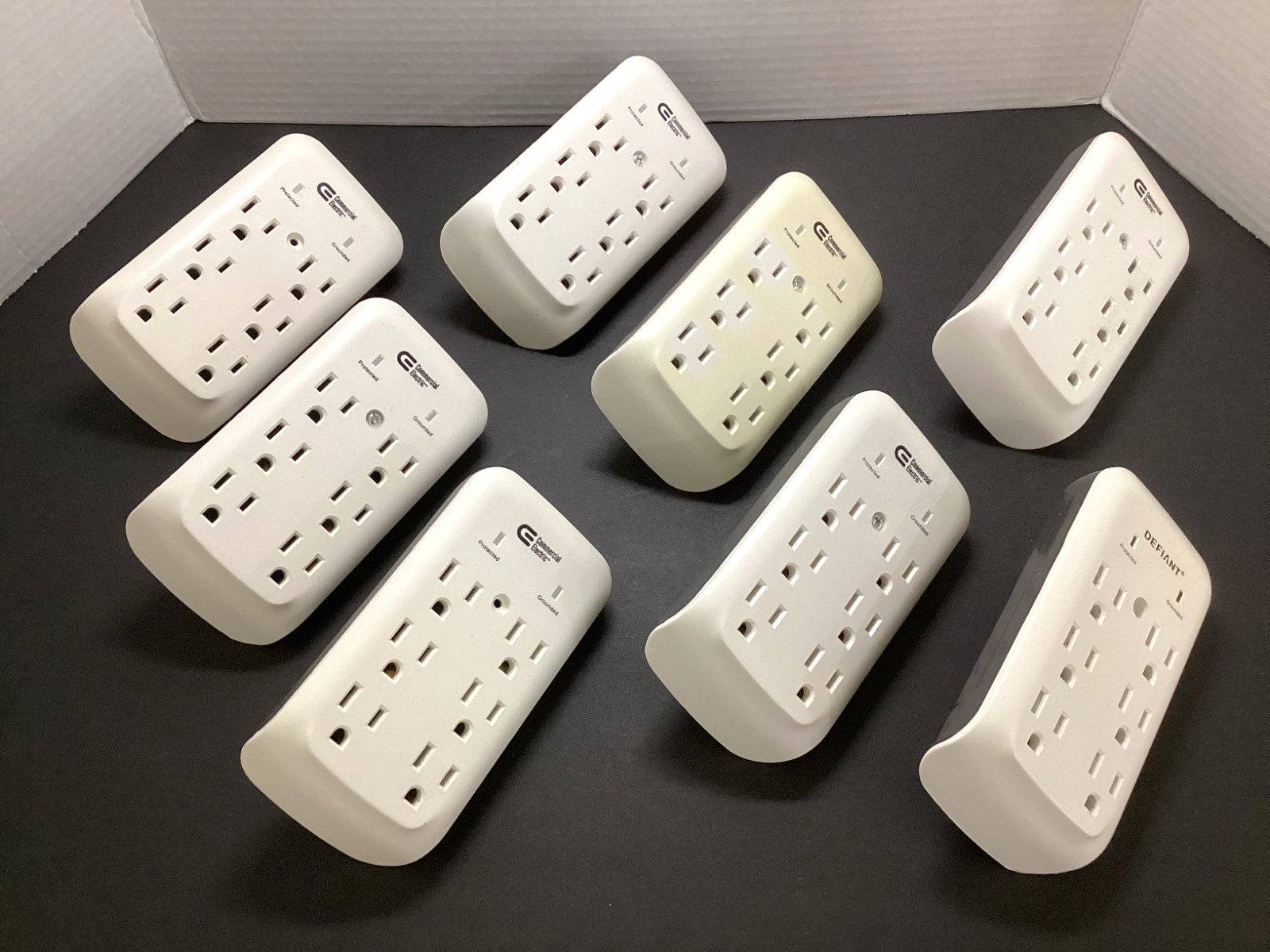GROUNDED SURGE PROTECTORS by Commercial Electric & Defiant LOT OF 8