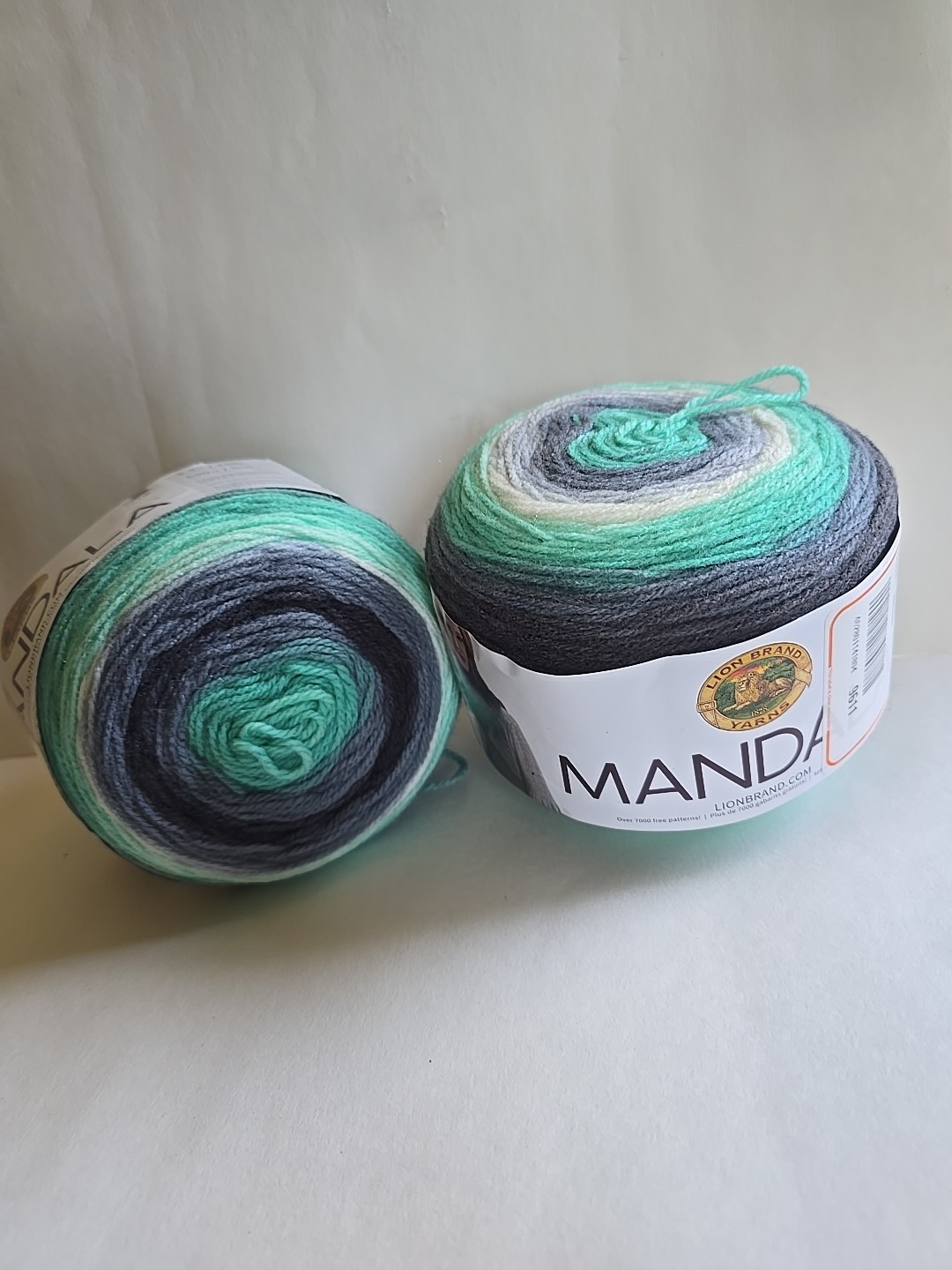 2 BALL Lion Brand Mandala GENIE Striping Light Yarn Green White 5.3 oz 590 yd