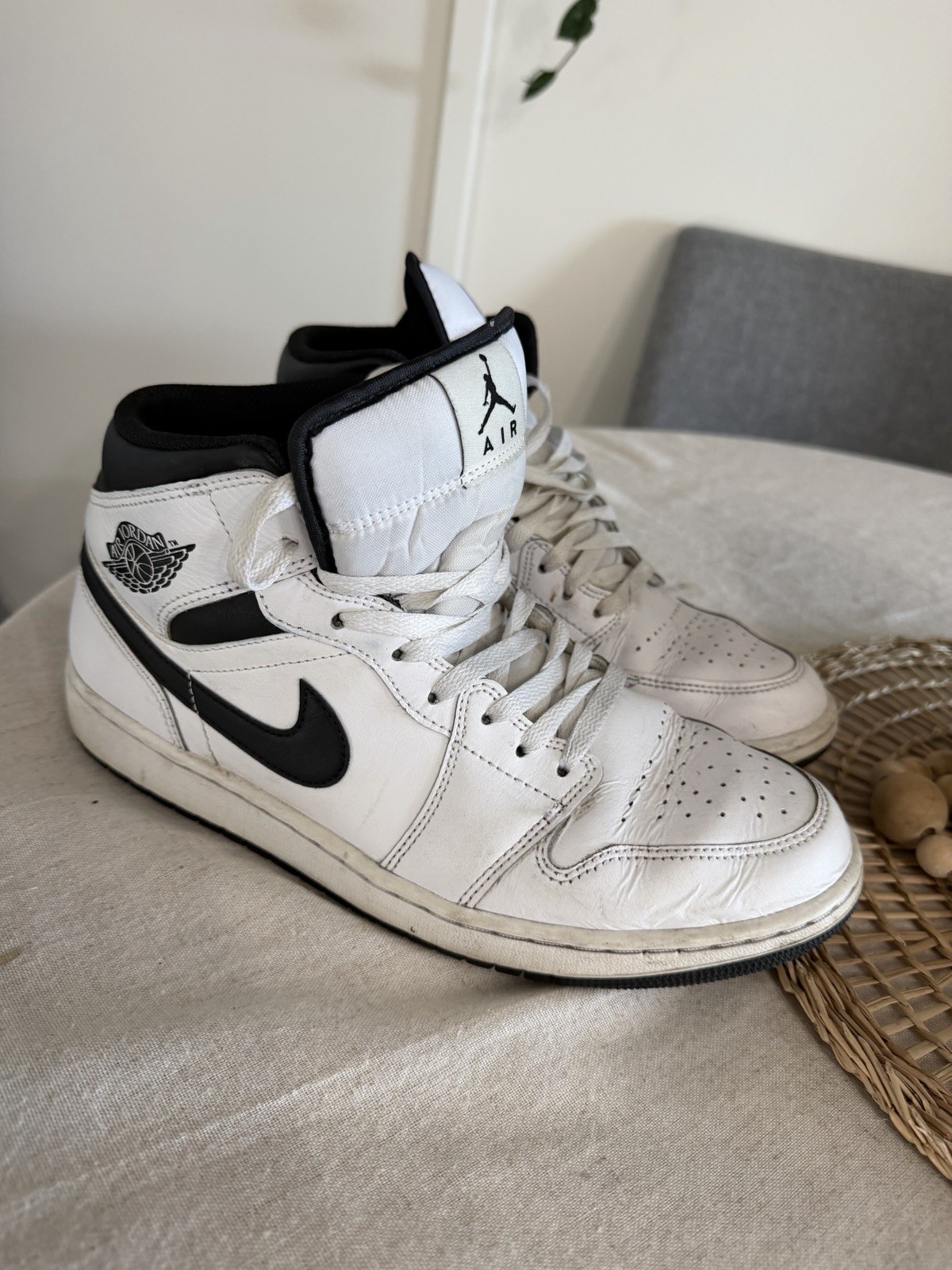 Nike Air Jordan 1 Mid Reverse Panda Sneakers Men's 10.5 White Black DQ8426-132