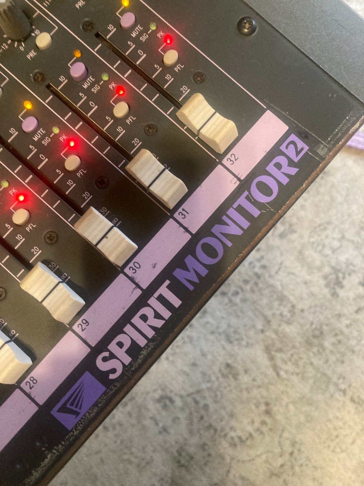 Soundcraft Spirit  32 Channel Analog Mixing Console Live Studio Mixer