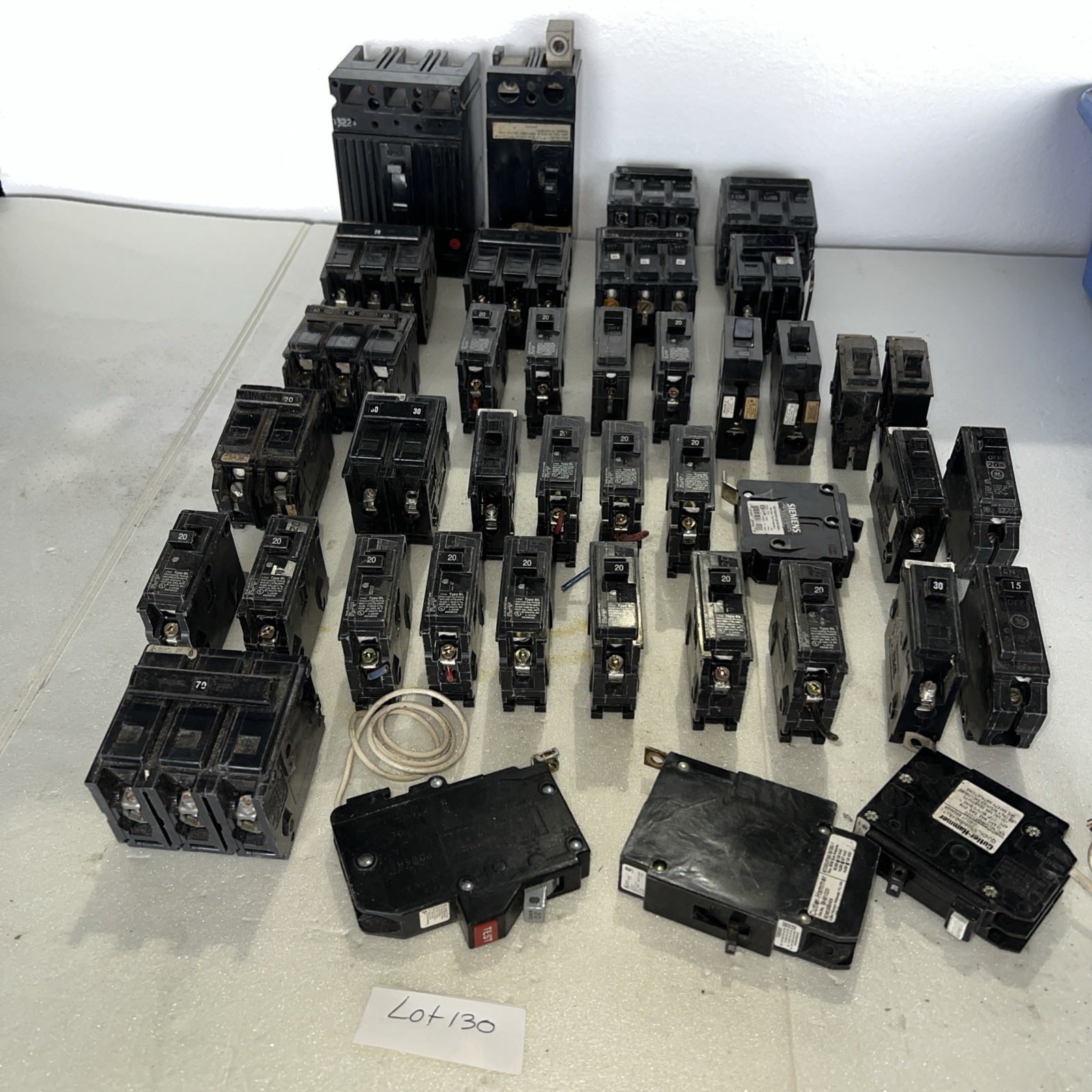 Lot of 40 Circuit Breakers assorted  Single Double 3 Pole 15-20 -30-200 Amp #130