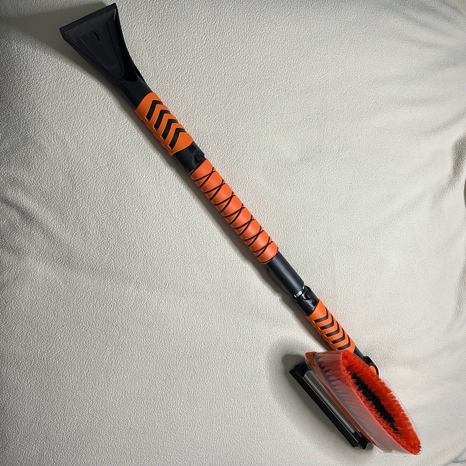 43 Inch Extendable Snow Brush and Ice Scraper for Car Windshield 3 in 1 Sturdy