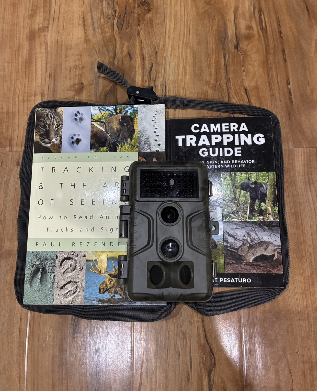 ❗️GardePro A3 Trail Camera ➕ 128GB SD CARD ➕ 2 NEW BOOKS❗️