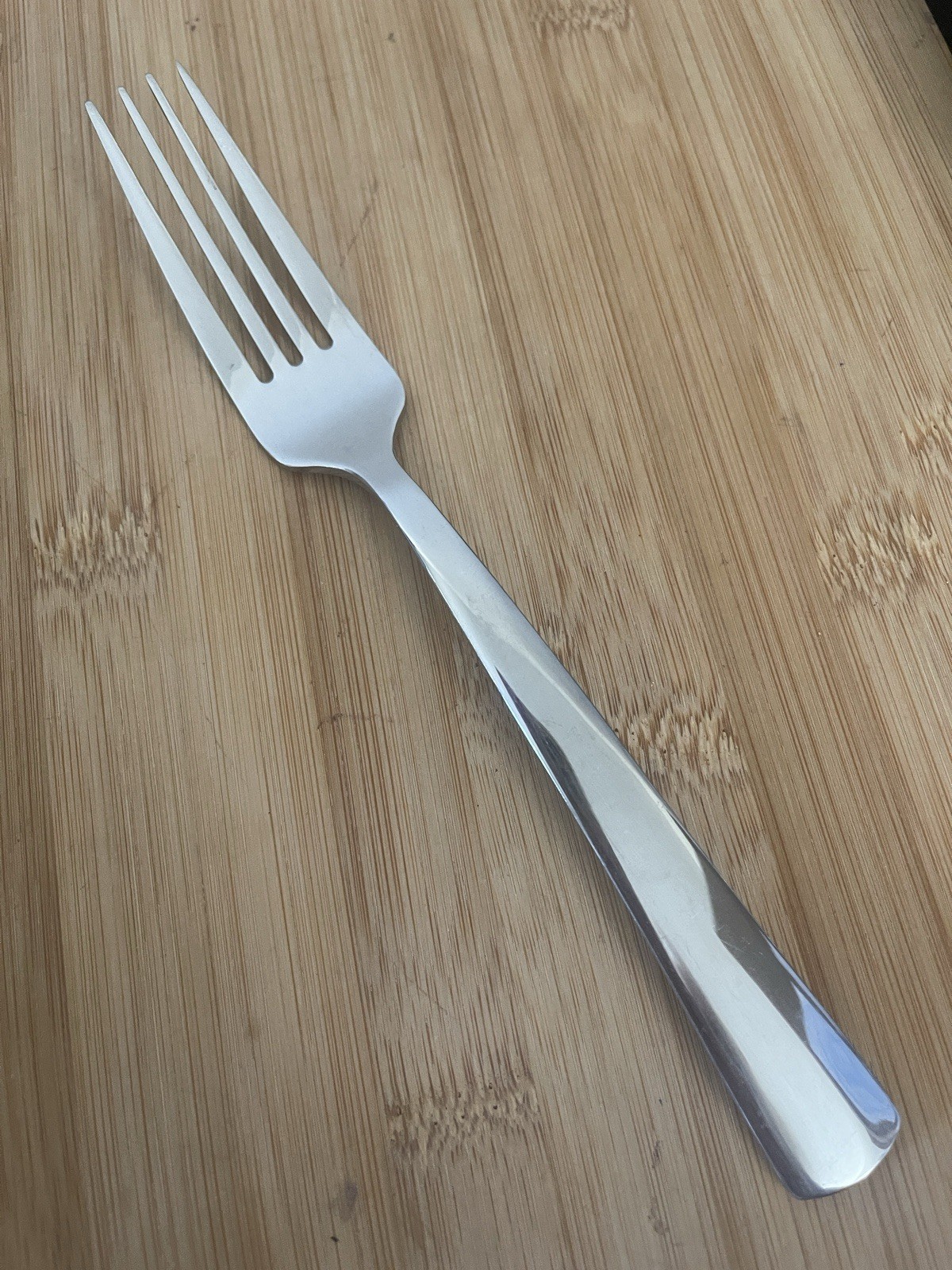 Oneida NOCHA Glossy Stainless Flared Handle Rounded Tip DINNER FORK 8”
