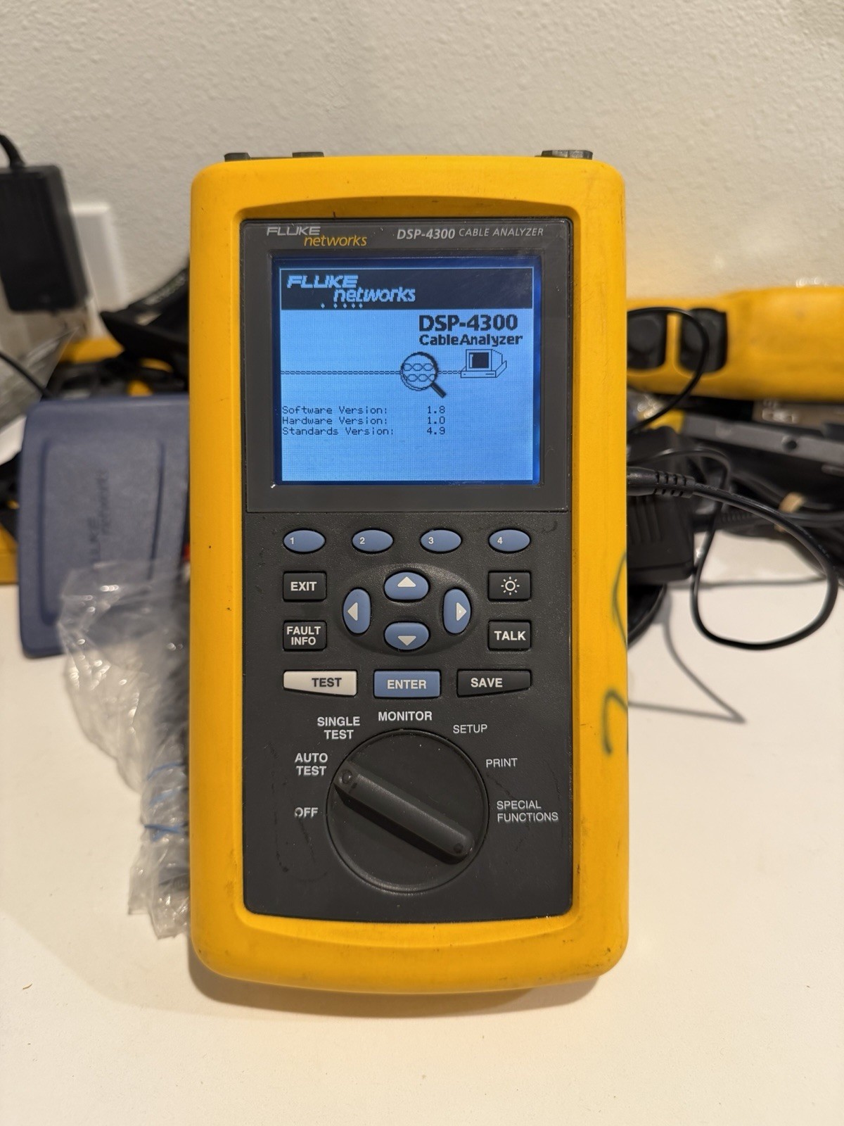 FLUKE NETWORKS DSP-4300 CABLE ANALYZER (TESTED) FREE SHIPPING